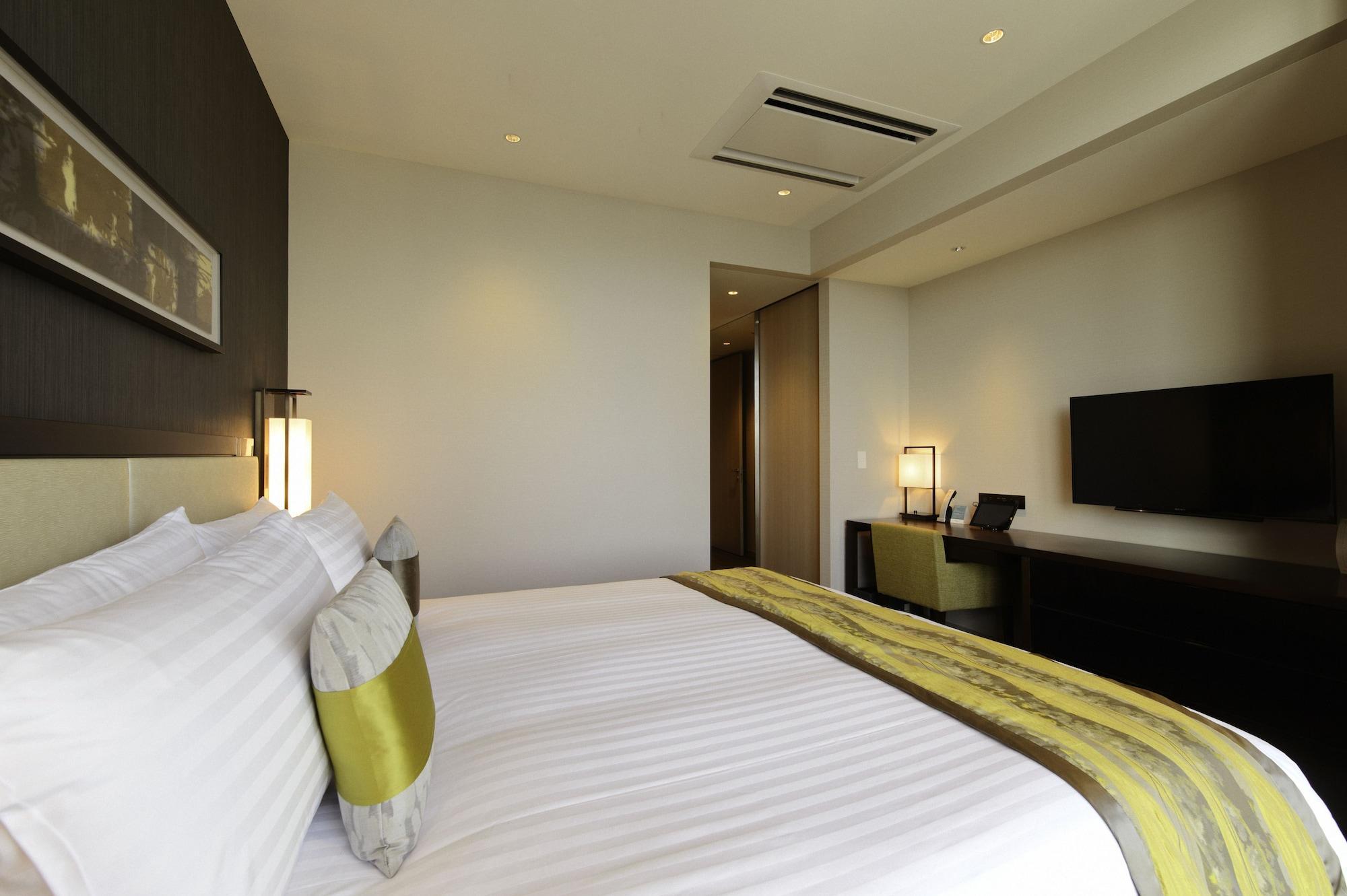 Oakwood Premier Tokyo Hotel Exterior photo A room at the hotel