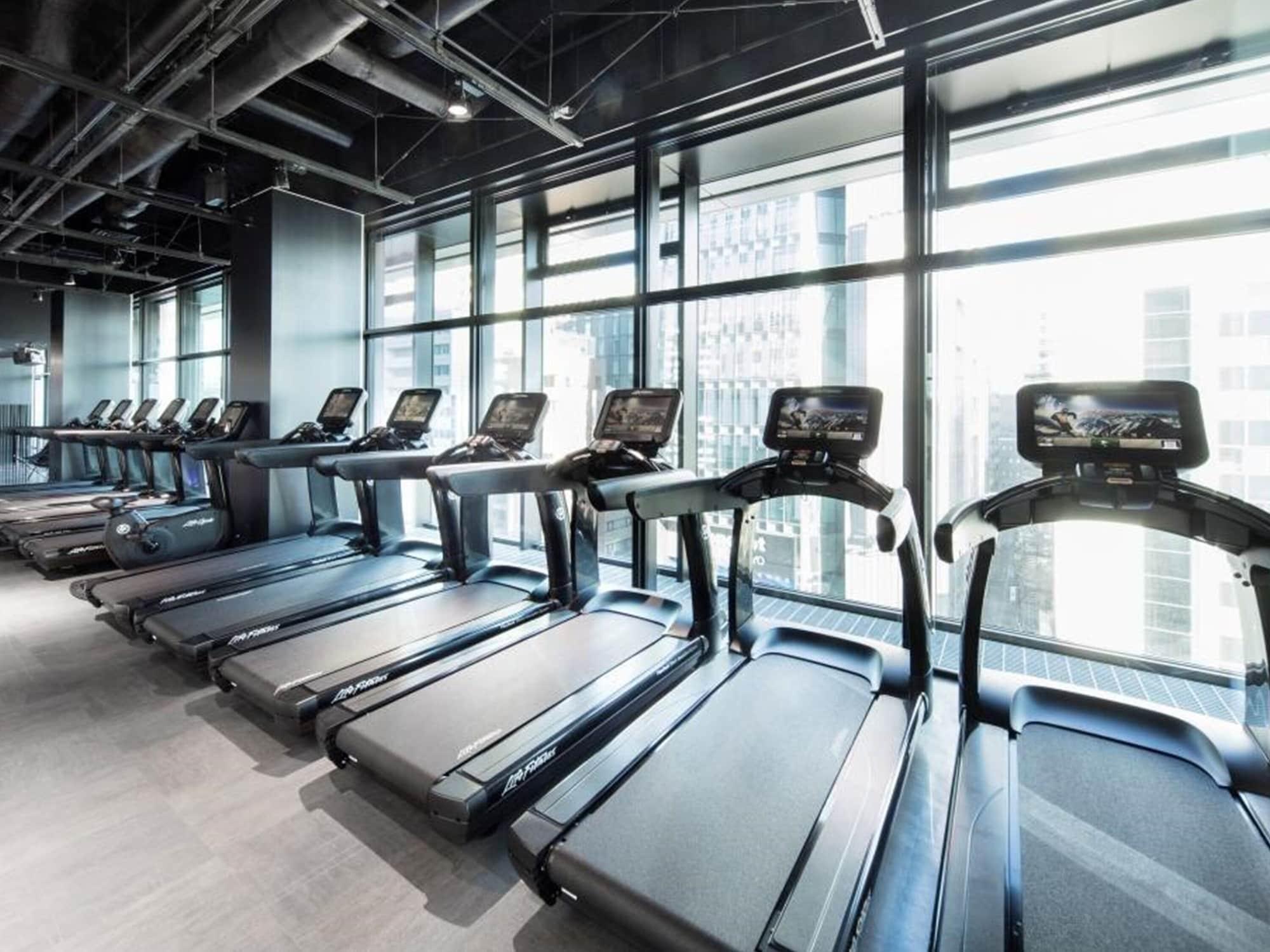 Oakwood Premier Tokyo Hotel Exterior photo The gym at the 1000m² sports and wellness centre