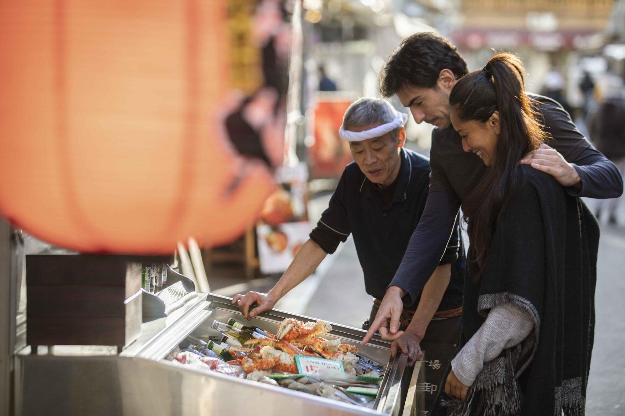 Oakwood Premier Tokyo Hotel Exterior photo A street vendor in Dubai