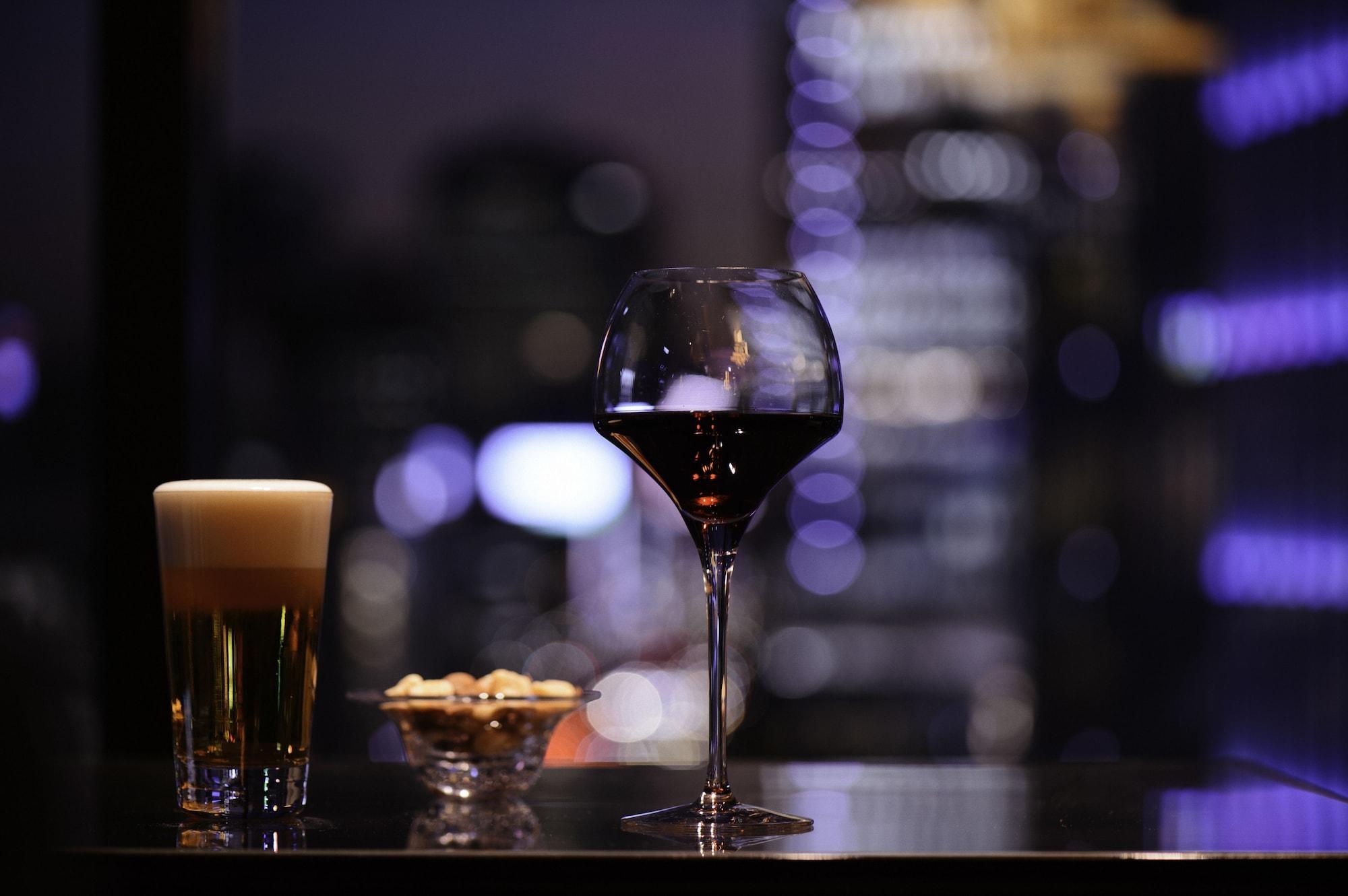 Oakwood Premier Tokyo Hotel Exterior photo A glass of red wine