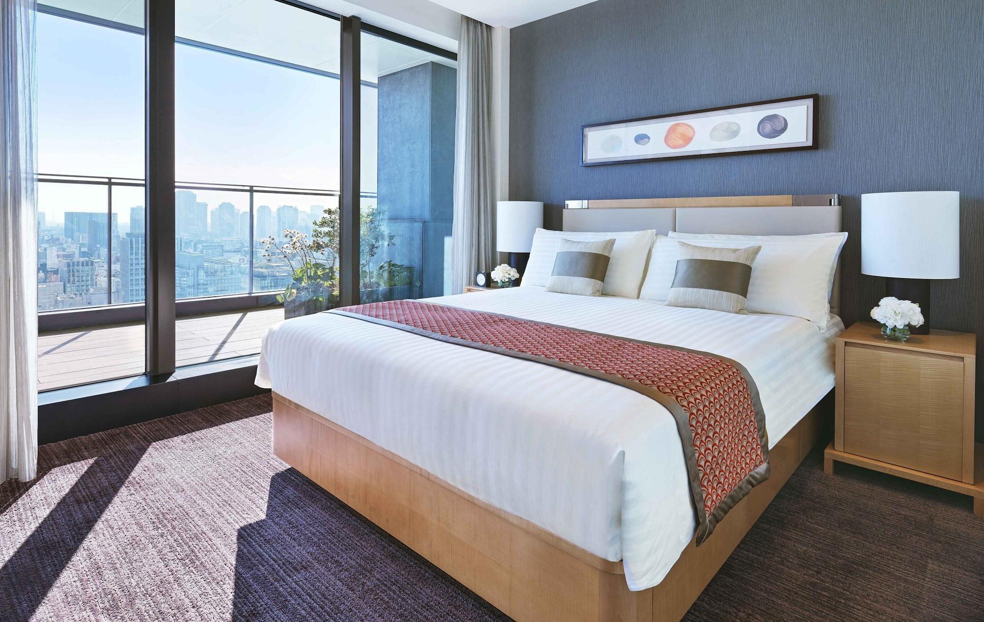 Oakwood Premier Tokyo Hotel Exterior photo A bedroom at the Westin