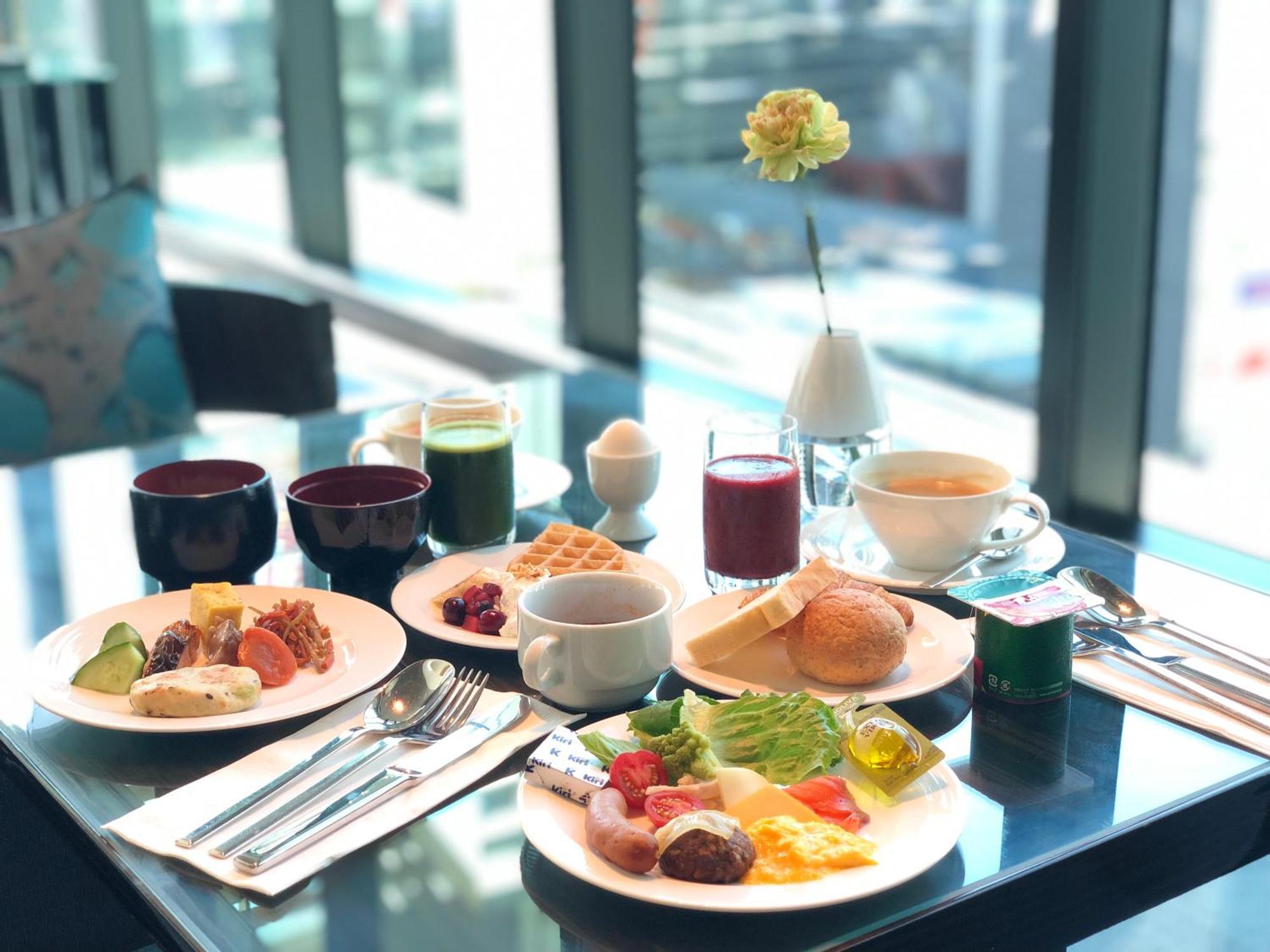 Oakwood Premier Tokyo Hotel Exterior photo A breakfast at the lounge